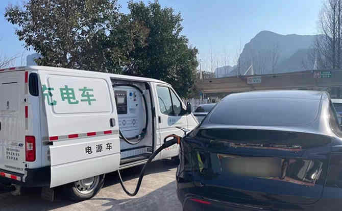 友谊汽车搭电